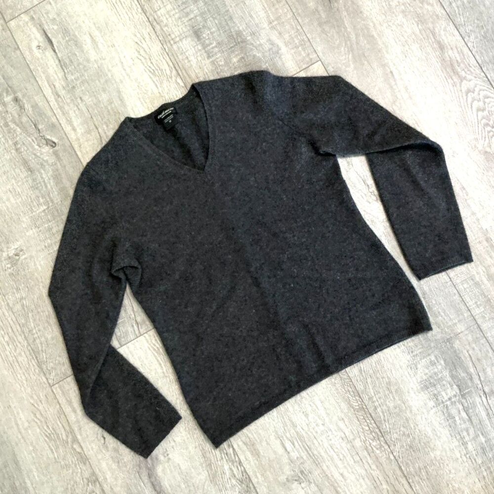 Lord & Taylor Women’s M Charcoal Gray 100% Cashmere V-Neck Sweater